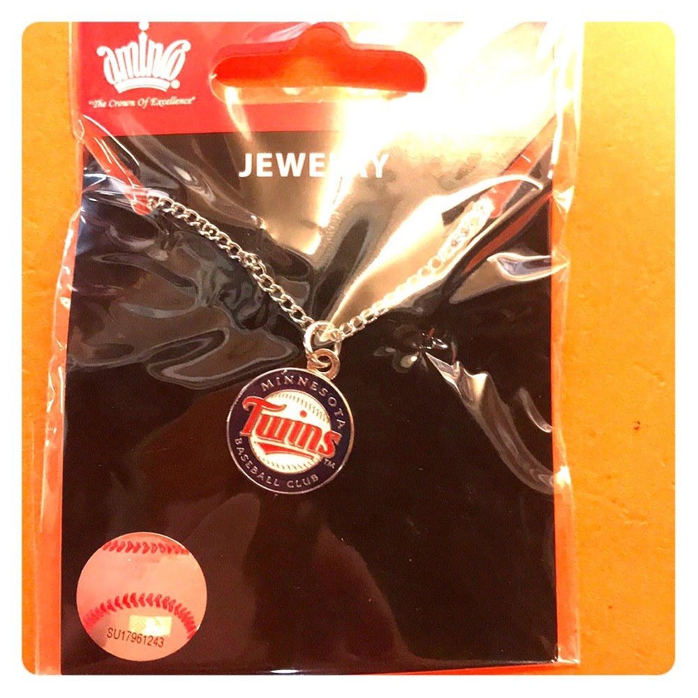 Twins pendant necklace